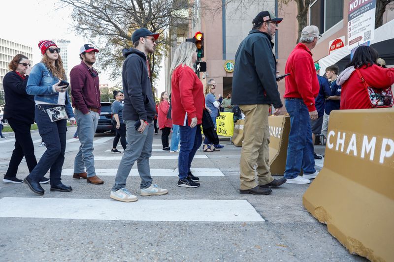 © Reuters. University of Georgia Bulldogs and the University of Notre Dame Fighting Irish College football fans arrive for 2025 Sugar Bowl, at the Caesars Superdome, after people were killed by a man driving a truck in an attack during New Year's celebrations, in New Orleans, Louisiana, U.S., January 2, 2025. REUTERS/Octavio Jones