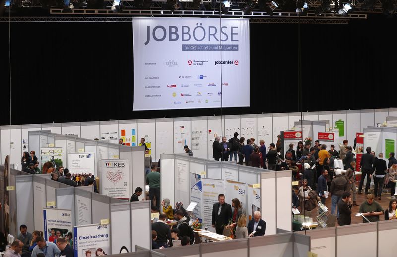 &copy; Reuters. People visit the second job fair for migrants and refugees in Berlin, Germany, January 25, 2017.        REUTERS/Fabrizio Bensch