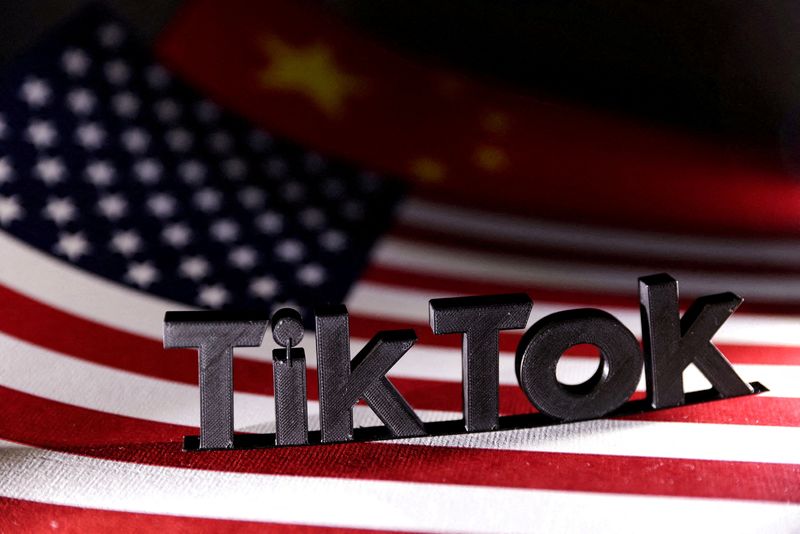 © Reuters. FILE PHOTO: The TikTok logo is placed on the American and Chinese flags in this illustration taken April 25, 2024. REUTERS/Dado Ruvic/Illustration/File Photo