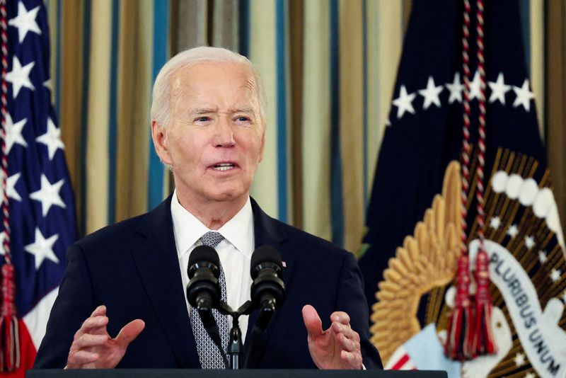 © Reuters. FILE PHOTO: US President Joe Biden delivers remarks on securing 235 judicial confirmations, at the White House in Washington, US, January 2, 2025. REUTERS/Kevin LaMarque/File Photo