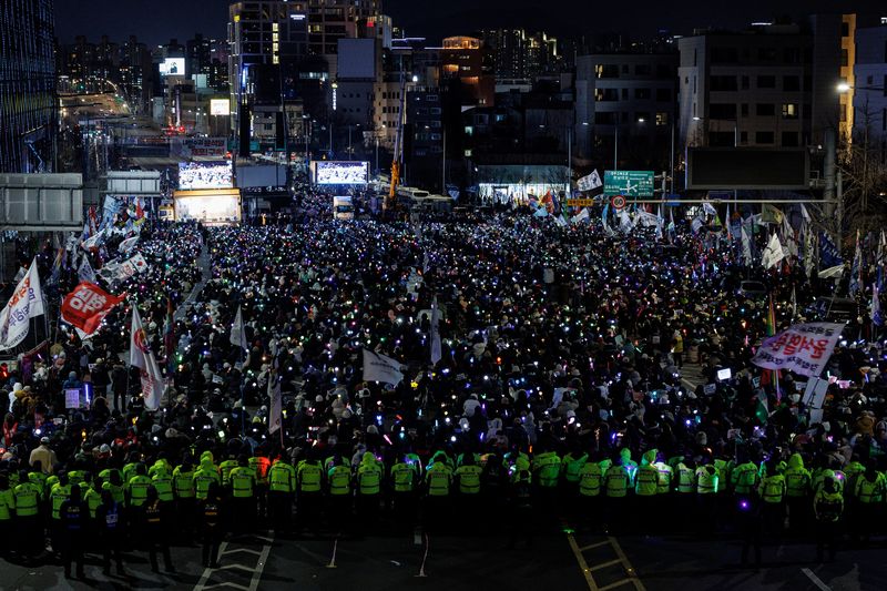 © Reuters. Protest against Yoon Suk Yeol, Seoul, January 4, 2025. REUTERS/Tyrone Siu