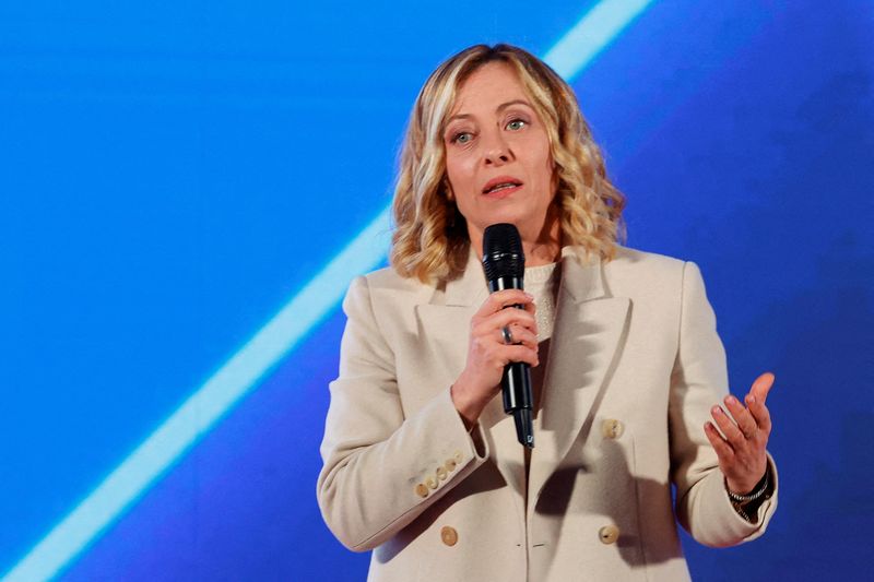 © Reuters. FILE PHOTO: Italian Prime Minister Giorgia Meloni speaks during a political event in Atreju, organized by the Meloni Brothers of Italy (Fratelli d'Italia) right-wing party, in Rome, Italy, December 14, 2024. REUTERS/Ciro De Luca /File Photo