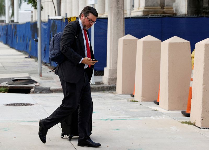 © Reuters. FILE PHOTO: Stanley Woodward, personal aide to former U.S. President Donald Trump, arrives at the James Lawrence King Federal Justice Building in Miami, Florida, U.S., June 27, 2023. REUTERS/Marco Bello/File Photo