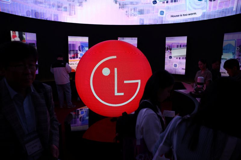 &copy; Reuters. FILE PHOTO: The logo of LG Electronics is seen during Korea Electronics Show 2024 in Seoul, South Korea, October 23, 2024.   REUTERS/Kim Hong Ji/File Photo