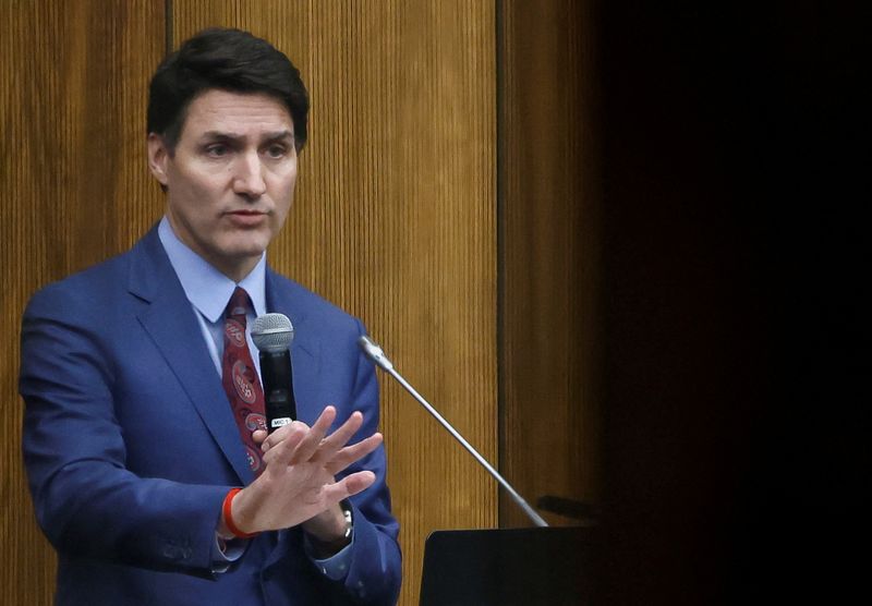 &copy; Reuters. FILE PHOTO: Canada's Prime Minister Justin Trudeau gestures as he addresses the Liberal party caucus meeting in Ottawa, Ontario, Canada December 16, 2024. REUTERS/Blair Gable/File Photo