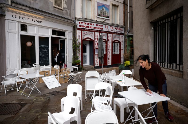 &copy; Reuters. FILE PHOTO: An employee cleans tables and chairs in Nantes, France, May 17, 2021. REUTERS/Stephane Mahe/File photo