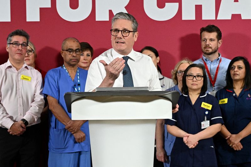 &copy; Reuters. Britain's Prime Minister Keir Starmer gives a speech on reducing NHS wait times as he visits a healthcare provider in Surrey, on January 6, 2025 in Epsom, Britain.  Leon Neal/Pool via REUTERS