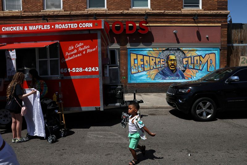 &copy; Reuters. FILE PHOTO: People participate in the annual Rise and Remember Festival marking the third anniversary of the murder of George Floyd by a police officer in Minneapolis, Minnesota, U.S., May 27, 2023. REUTERS/Leah Millis/File Photo