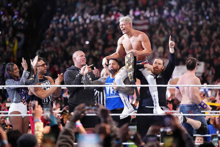 © Reuters. Apr 7, 2024; Philadelphia, PA, USA; 	WWE Universal Championship match between Roman Reigns and Cody Rhodes during Wrestlemania XL Sunday at Lincoln Financial Field. Mandatory Credit: Joe Camporeale-USA TODAY Sports