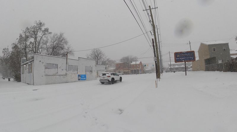 &copy; Reuters. A car drives through the snow as it covers streets in Louisville, Kentucky, U.S., January 5, 2025, in this screen grab obtained from a social media video. Richard Stottman/@cyntrix/via REUTERS/File Photo