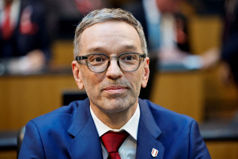 © Reuters. FILE PHOTO: Head of Freedom Party (FPOe) Herbert Kickl waits for the start of the constitutional session of the Parliament in Vienna, Austria, October 24, 2024. REUTERS/Lisa Leutner/File Photo