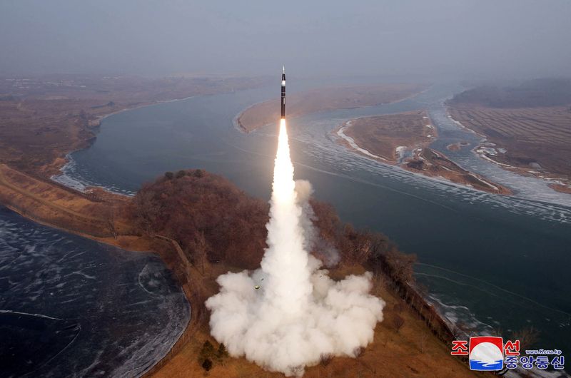 &copy; Reuters. A missile flies during what state media KCNA says is a test of a new intermediate-range hypersonic ballistic missile at an undisclosed location January 6, 2025, in this photo released on January 7, 2025 by North Korea's official Korean Central News Agency