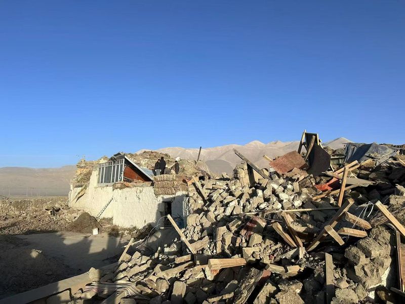 © Reuters. Damaged houses are pictured after an earthquake at a village in Shigatse, Tibet Autonomous Region, China January 7, 2025. Xinhua via REUTERS  