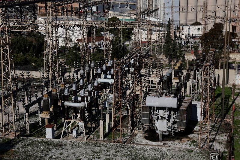 © Reuters. A view of the retired Agios Georgios power station in Keratsini suburb, near Athens, Greece, January 3, 2025. REUTERS/Louiza Vradi