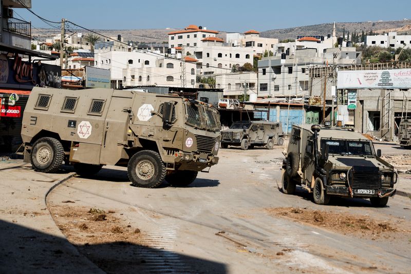 &copy; Reuters. Israeli military vehicles operate during a raid at the Al-Faraa camp near Tubas, in the Israeli-occupied West Bank, January 7, 2025. REUTERS/Raneen Sawafta