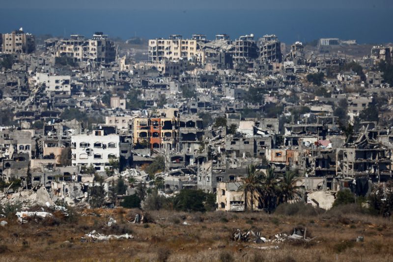 &copy; Reuters. Una veduta generale mostra edifici distrutti nel nord di Gaza, durante il conflitto in corso a Gaza tra Israele e Hamas, vicino al confine tra Israele e Gaza, 11 novembre 2024. REUTERS/Amir Cohen/Foto d'archivio