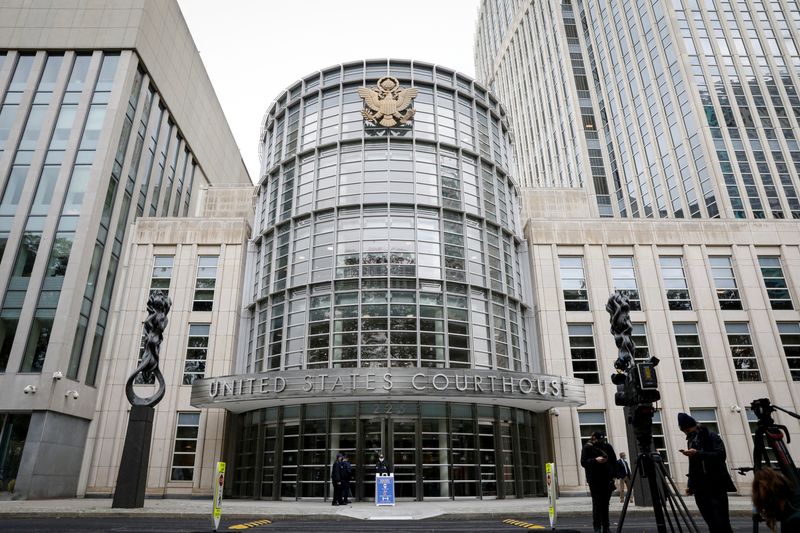 © Reuters. FILE PHOTO: Cameras are set up outside The United States District Court for the Eastern District of New York in Brooklyn, New York, U.S.,October 27, 2020.  REUTERS/Brendan McDermid/ FIle Photo