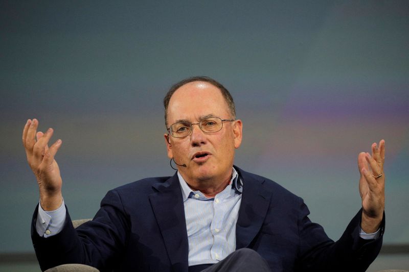 © Reuters. FILE PHOTO: Steven Cohen, Chairman and CEO of Point72 Asset Management, speaks during the Skybridge Capital SALT New York 2021 conference in New York City, U.S., September 13, 2021.  REUTERS/Brendan McDermid/File Photo