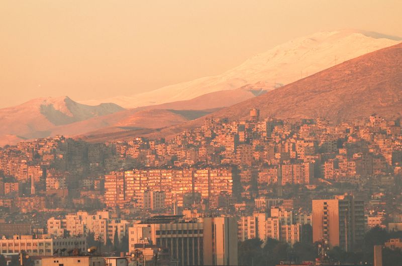 © Reuters. FILE PHOTO: A general view of the city during the year's first sunrise on New Year's Day, after the ousting of Syria's Bashar al-Assad, in Damascus, Syria, January 1, 2025. REUTERS/Amr Abdallah Dalsh/File Photo