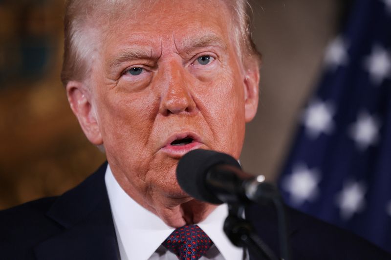 © Reuters. FILE PHOTO: U.S. President-elect Donald Trump makes remarks at Mar-a-Lago in Palm Beach, Florida, U.S. January 7, 2025. REUTERS/Carlos Barria/File Photo