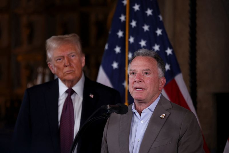 &copy; Reuters. FILE PHOTO: American business person Steve Witkoff makes remarks next to U.S. President-elect Donald Trump, at Mar-a-Lago in Palm Beach, Florida, U.S. January 7, 2025. REUTERS/Carlos Barria/File Photo