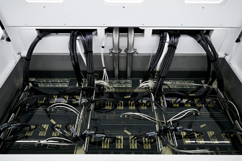 &copy; Reuters. FILE PHOTO: A view shows immersed chips in a Sustainable Metal Cloud (SMC) HyperCube at the company's Sustainable AI Factory in Singapore July 25, 2024. REUTERS/Caroline Chia/File Photo