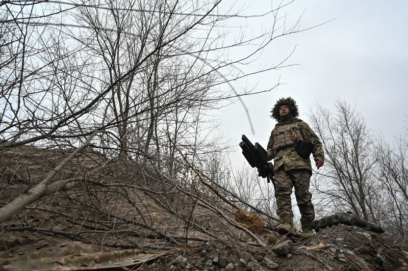 &copy; Reuters. A Ukrainian serviceman of the 118th Separate Mechanized Brigade walks at a position with an anti-drone rifle, amid Russia's attack on Ukraine, in a front line in Zaporizhzhia region, Ukraine December 3, 2024. REUTERS/Stringer/File Photo