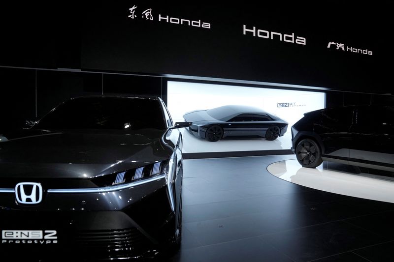 © Reuters. FILE PHOTO: Honda's electric vehicle (EV) e:NS2 is displayed at the Auto Shanghai show, in Shanghai, China April 18, 2023. REUTERS/Aly Song/File Photo