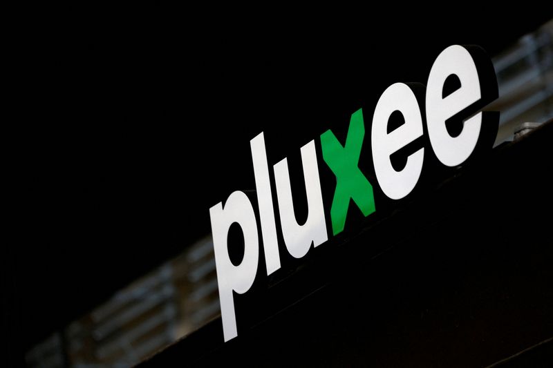 © Reuters. FILE PHOTO: The logo of Pluxee, the voucher and benefits unit of French catering and food services group Sodexo, is seen at the company headquarters in Paris, France, February 5, 2024. REUTERS/Sarah Meyssonnier/File Photo