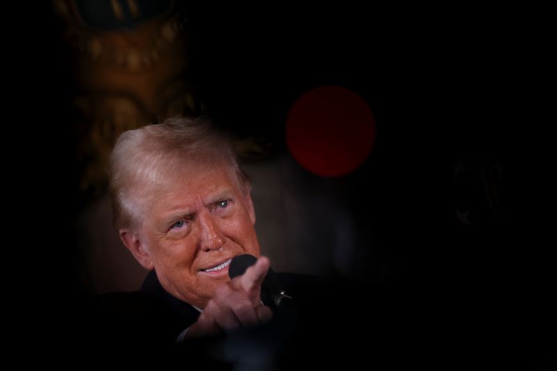 &copy; Reuters. FILE PHOTO: U.S. President-elect Donald Trump gestures as he makes remarks at Mar-a-Lago in Palm Beach, Florida, U.S. January 7, 2025. REUTERS/Carlos Barria/File Photo