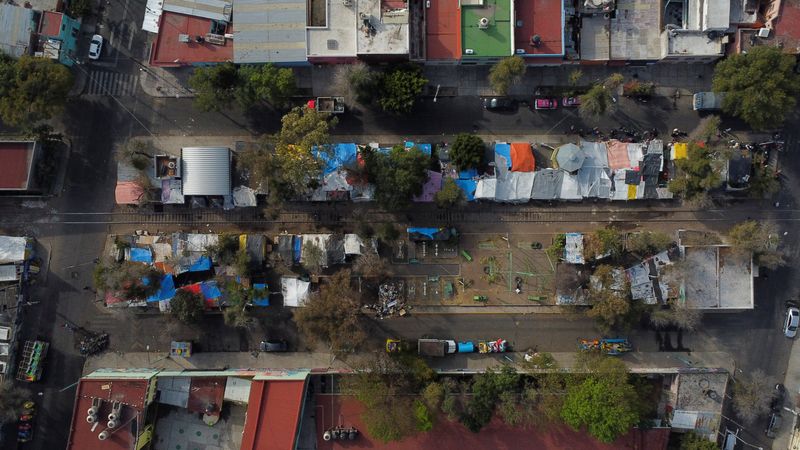 © Reuters. A drone view of a displaced persons camp where mostly Venezuelan migrants live while waiting for an appointment to request asylum in the U.S. in Mexico City, Mexico January 7, 2025 REUTERS/Raquel Cunha