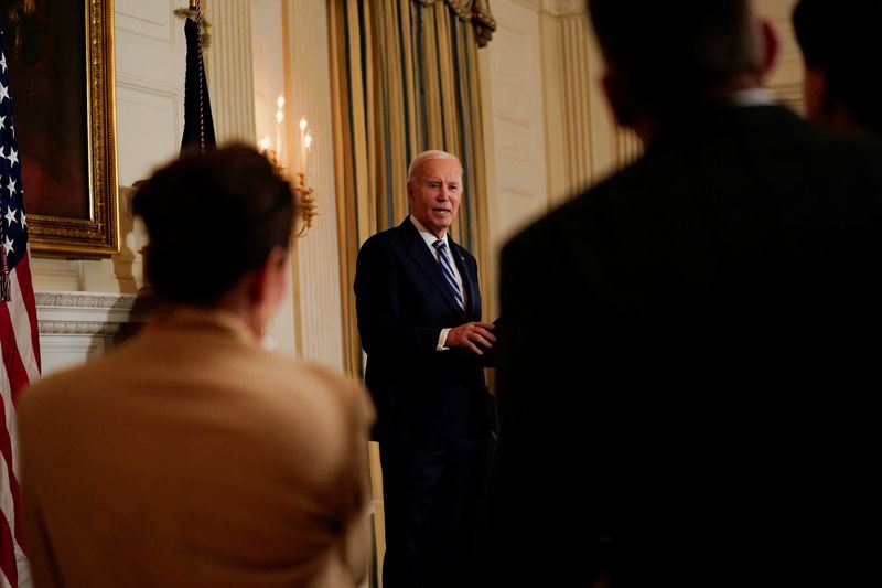 © Reuters. FILE PHOTO: U.S. President Joe Biden speaks at a reception for newly elected Democratic members of Congress, in Washington, U.S. January 5, 2025. REUTERS/Nathan Howard/File photo