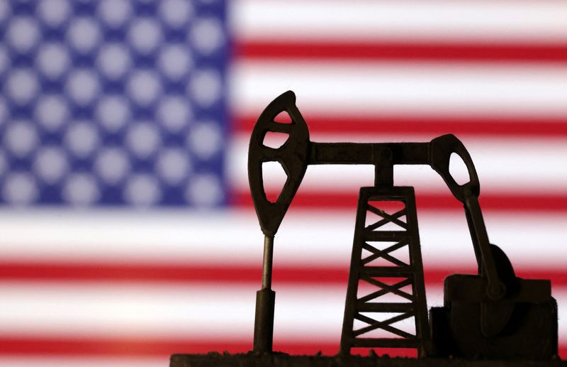 © Reuters. FILE PHOTO: Oil pump jack is seen in front of displayed U.S. flag in this illustration taken, October 8, 2023. REUTERS/Dado Ruvic/Illustration/File Photo