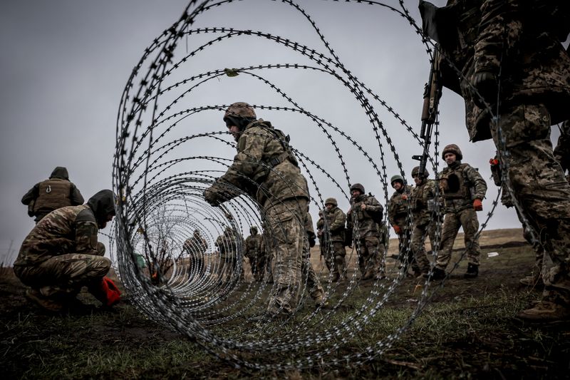 © Reuters. Service members of the 24th Separate Mechanized Brigade named after King Danylo attend military exercises, amid Russia's attack on Ukraine, at a training ground in Donetsk region, Ukraine November 6, 2024. Oleg Petrasiuk/Press Service of the 24th King Danylo Separate Mechanized Brigade of the Ukrainian Armed Forces/Handout via REUTERS/File Photo