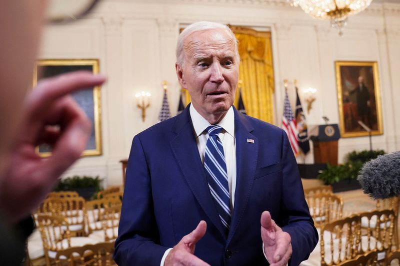 &copy; Reuters. FILE PHOTO: U.S. President Joe Biden looks on as he speaks to the members of the press, on the day of his participation in a bill signing ceremony for the "Social Security Fairness Act", in Washington, U.S. January 5, 2025. REUTERS/Nathan Howard/File Phot