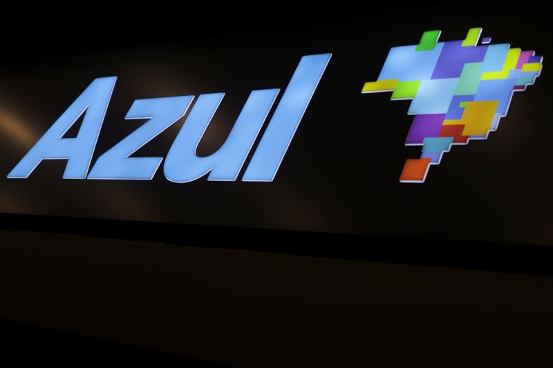 © Reuters. FILE PHOTO: The logo of Brazil's Azul Linhas Aereas Brasileiras S/A, that cut flights to Portugal and Florida due to coronavirus, is pictured at Congonhas Airport in Sao Paulo, Brazil March 11, 2020. REUTERS/Rahel Patrasso/File Photo