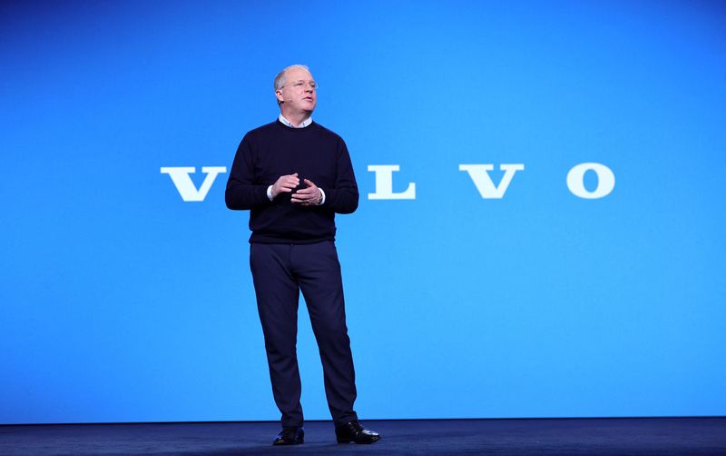 © Reuters. Martin Lundstedt, president and CEO of Volvo Group, speaks during a Volvo keynote at CES 2025, an annual consumer electronics trade show, in Las Vegas, Nevada, U.S. January 8, 2025.  REUTERS/Steve Marcus