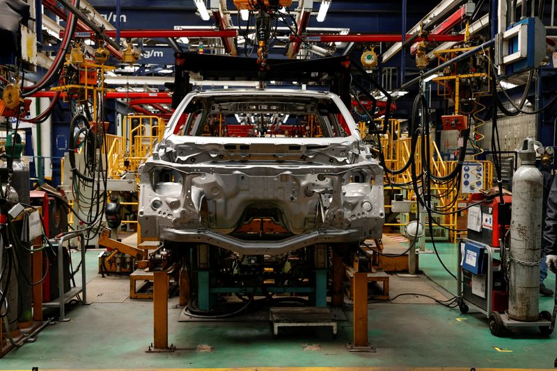 © Reuters. The body of the last pickup truck to be manufactured at the General Motors' GM.N factory in Ecuador, which will stop production amid pressure from competitors but still sell vehicles in the country, is pictured, in Quito, Ecuador September 2, 2024. REUTERS/Karen Toro/File Photo