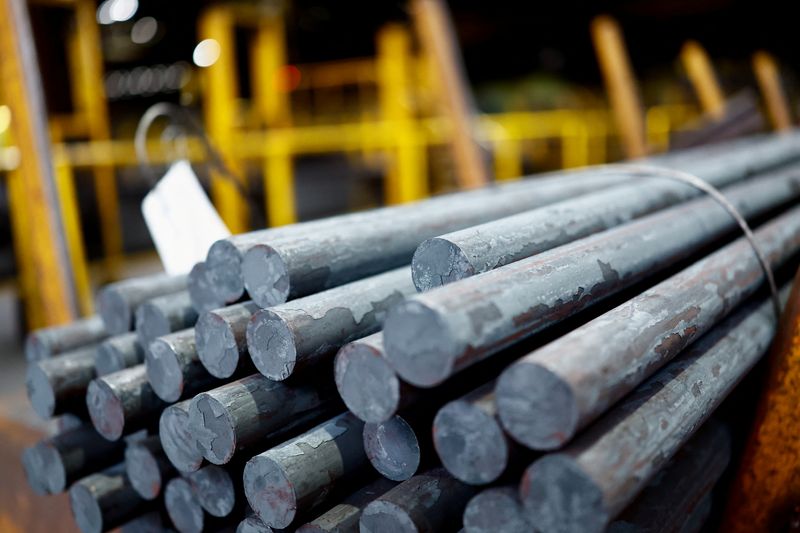 &copy; Reuters. FILE PHOTO: A view shows rods of CO2-reduced steel at a production plant in Georgsmarienhuette, Germany, September 19, 2024. REUTERS/Leon Kuegeler/ File Photo