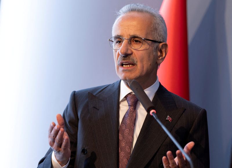 &copy; Reuters. FILE PHOTO: Turkey's Minister of Transport and Infrastructure Abdulkadir Uraloglu addresses the audience during a signing ceremony in Istanbul, Turkey, April 29, 2024. REUTERS/Umit Bektas/File Photo