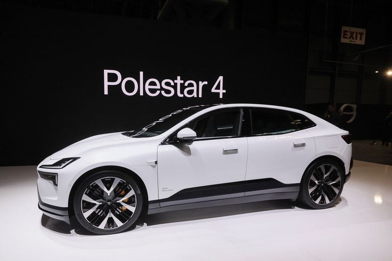 © Reuters. FILE PHOTO: The Polestar 4 electric SUV is displayed at the New York International Auto Show Press Preview, in Manhattan, New York City, U.S., March 27, 2024. REUTERS/Brendan McDermid/File Photo