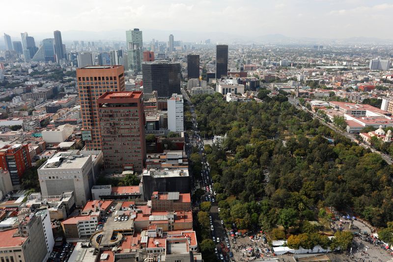 © Reuters. FILE PHOTO: A general view shows buildings and the Alameda Central park, as seen from the Torre Latinoamericana in downtown Mexico City, Mexico December 21, 2024. REUTERS/Tomas Bravo/File Photo