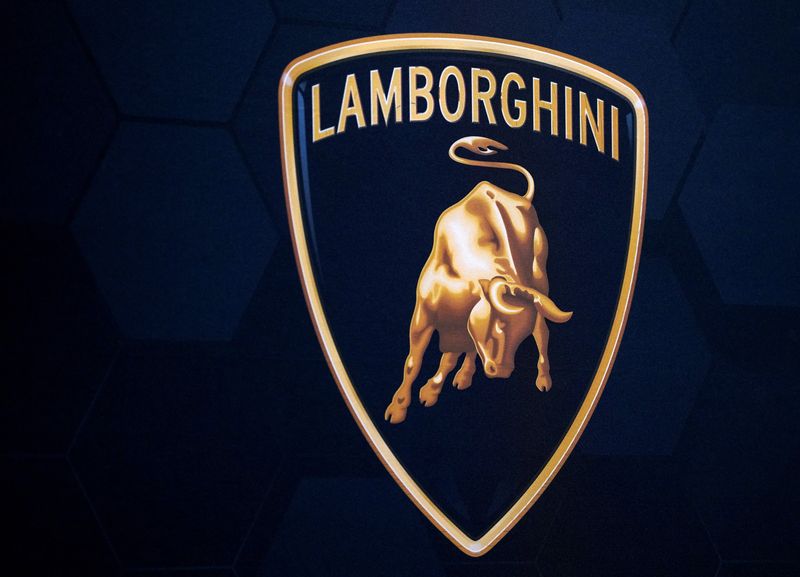 &copy; Reuters. Logo Lamborghini durante il New York International Auto Show a Manhattan, New York City, Usa, 5 aprile 2023. REUTERS/David 'Dee' Delgado