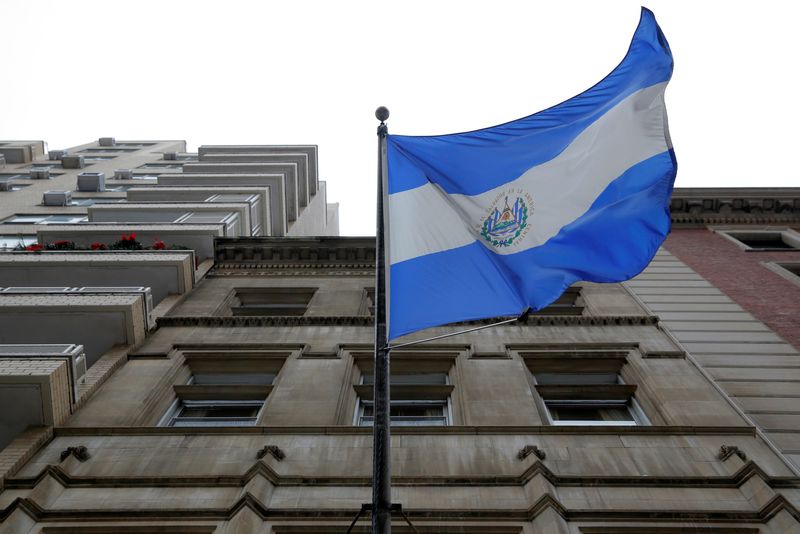 © Reuters. Foto da bandeira de El Salvador