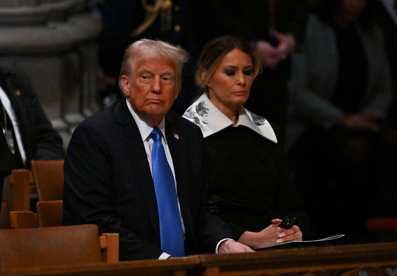 &copy; Reuters. U.S. President-elect Donald Trump and his wife Melania arrive ahead of the state funeral services for former President Jimmy Carter at the National Cathedral on January 9, 2025 in Washington, D.C. Ricky Carioti/Pool via REUTERS