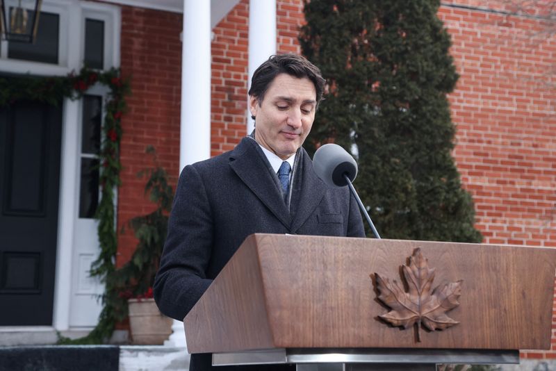 © Reuters. FILE PHOTO: Canadian Prime Minister Justin Trudeau speaks to reporters, announcing that he intends to step down as leader of the Liberal Party, but will remain in office until a replacement is elected, from his residence of Rideau Cottage in Ottawa, Ontario, Canada, January 6, 2025. REUTERS/Patrick Doyle/File Photo