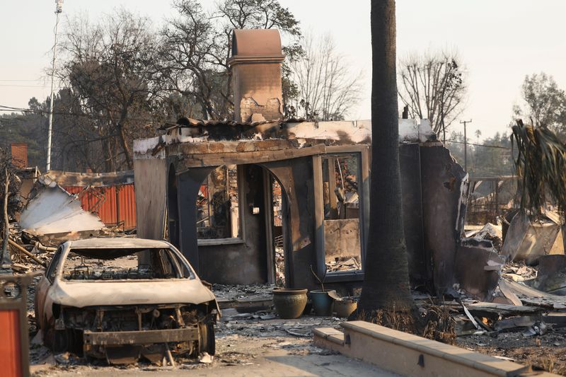 &copy; Reuters. Property destroyed by the Eaton Fire lie in ruin, while a pair of massive wildfires menacing Los Angeles from the east and west were still burning uncontained, in Altadena, California, U.S. January 9, 2025. REUTERS/Mario Anzuoni