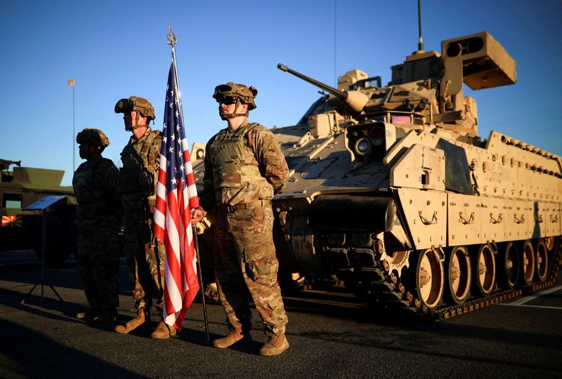 &copy; Reuters. FILE PHOTO: U.S. army soldiers stand in formation during the visit of NATO Secretary General Mark Rutte to the multinational battle group at the Novo Selo training ground, Bulgaria, December 19, 2024. REUTERS/Spasiyana Sergieva/File Photo