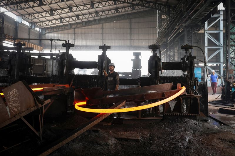 &copy; Reuters. FILE PHOTO: Employees work at a steel processing production line of a factory in Mandi Gobindgarh, in the northern state of Punjab, India, October 19, 2024. REUTERS/Priyanshu Singh/File Photo