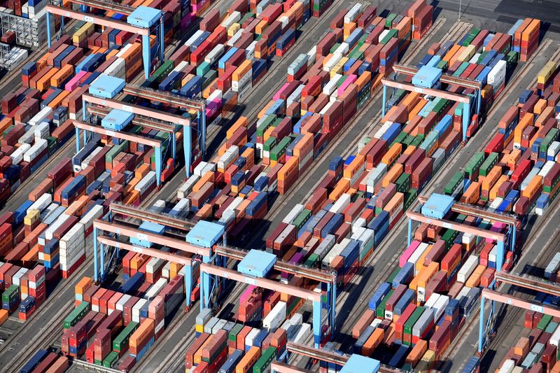&copy; Reuters. Terminal no porto de Hamburgo, Alemanhan01/08/2018. REUTERS/Fabian Bimmer/ File Photo